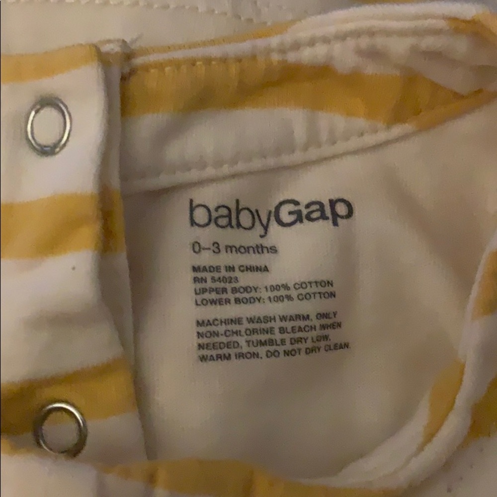 Gap - Picture 3 of 4